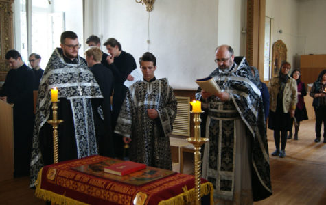 Вечерня с чином изнесения Святой Плащаницы