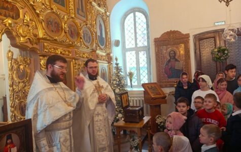 В праздник Рождества Господа и Спаса нашего Иисуса Христа, в храме Покрова Пресвятой Богородицы при Смоленской семинарии состоялась праздничная Божественная литургия